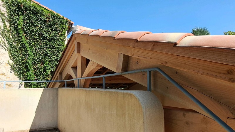 Carport bois sur mesure en appui façade TOULON VAR 83